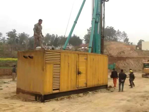 额敏如何判断水冷式机油散热器密封件是否需要更换？